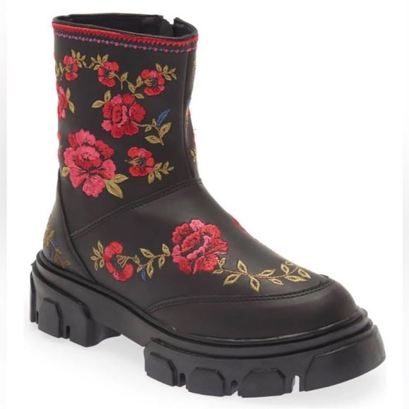 NIB FARM Rio Black Boho Mid Boot - Picture 2 of 3